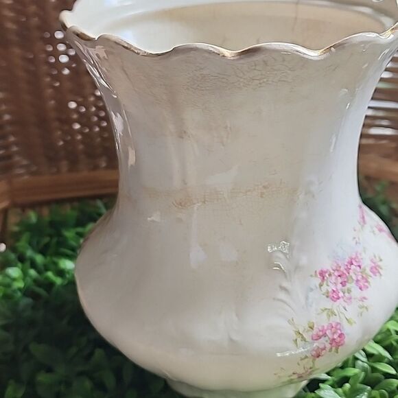 Vintage Floral Vase With Scalloped Gold Tone Rim Coquette - Picture 6 of 10